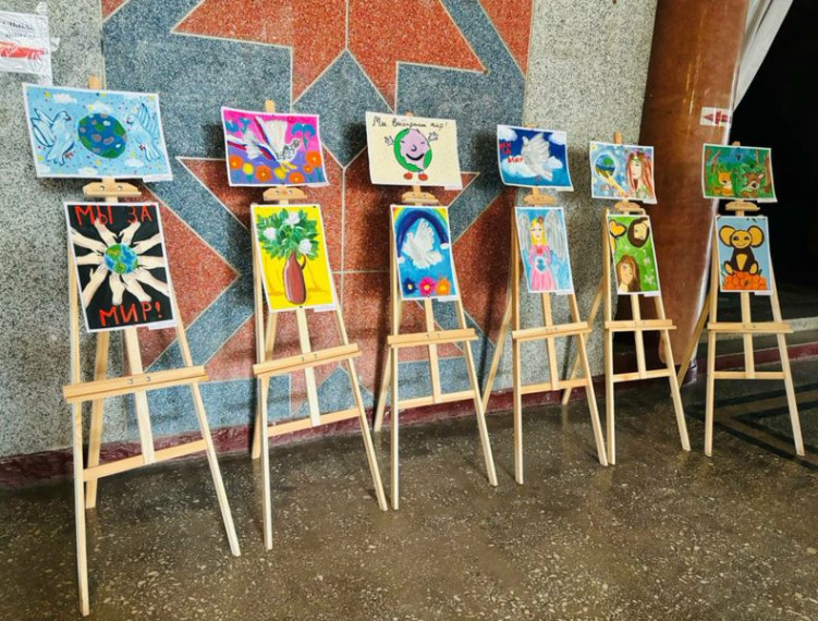 Представлена выставка детских рисунков "Мир тебе, Земля". Представлена выставка детских рисунков "Мир тебе, Земля".