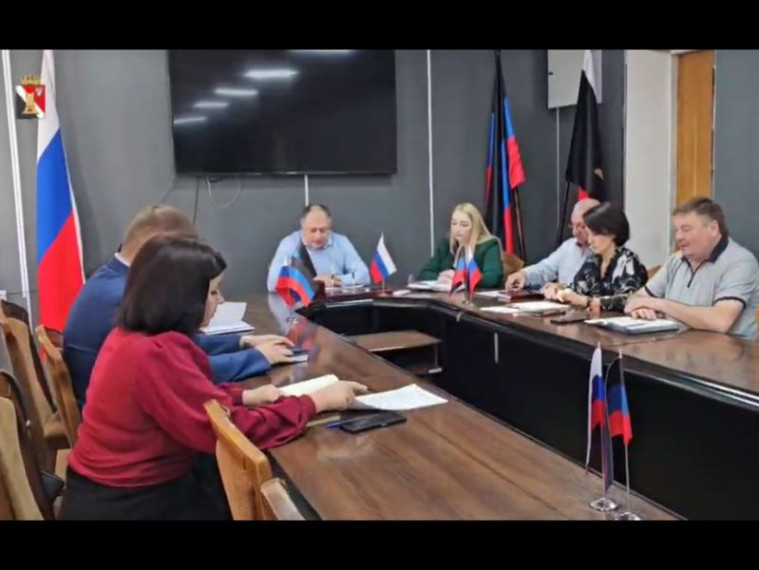 Врио главы муниципального образования городского округа Енакиево провёл аппаратное совещание. Врио главы муниципального образования городского округа Енакиево провёл аппаратное совещание.