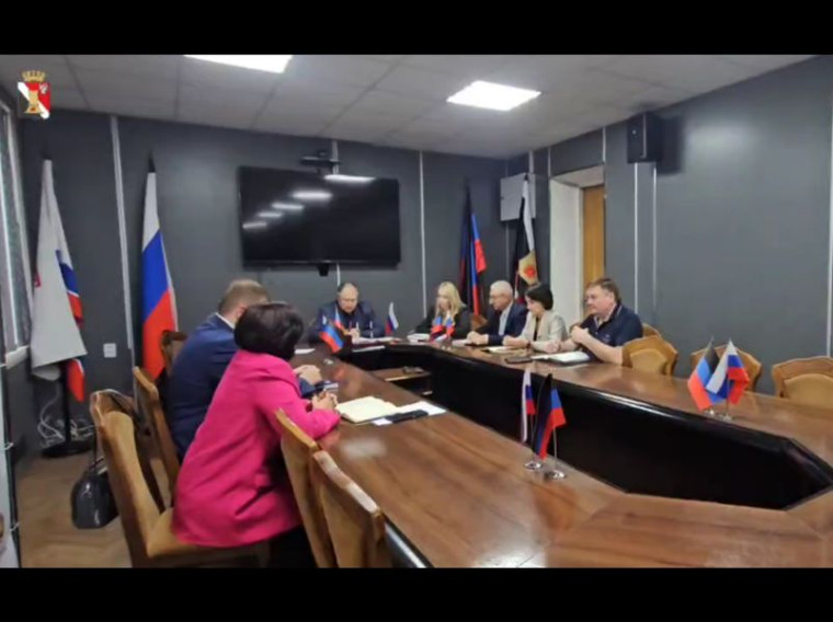 Врио главы муниципального образования городского округа Енакиево провёл аппаратное совещание. Врио главы муниципального образования городского округа Енакиево провёл аппаратное совещание.