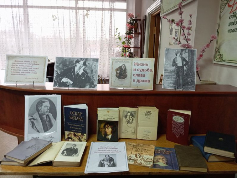 Оформлена книжная выставка-история «Жизнь и судьба, слава и драма». Оформлена книжная выставка-история «Жизнь и судьба, слава и драма».