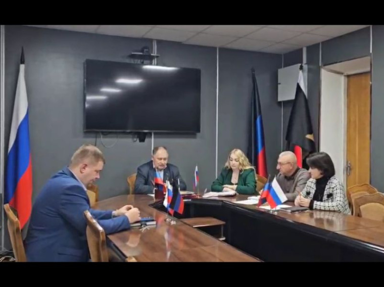 Врио главы муниципального образования городского округа Енакиево провёл аппаратное совещание. Врио главы муниципального образования городского округа Енакиево провёл аппаратное совещание.