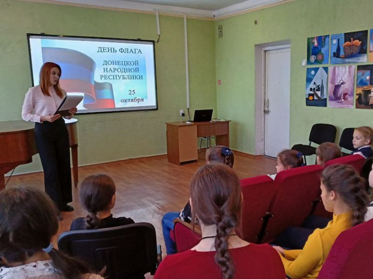 Проведена беседа с учащимися «История российского флага». Проведена беседа с учащимися «История российского флага».