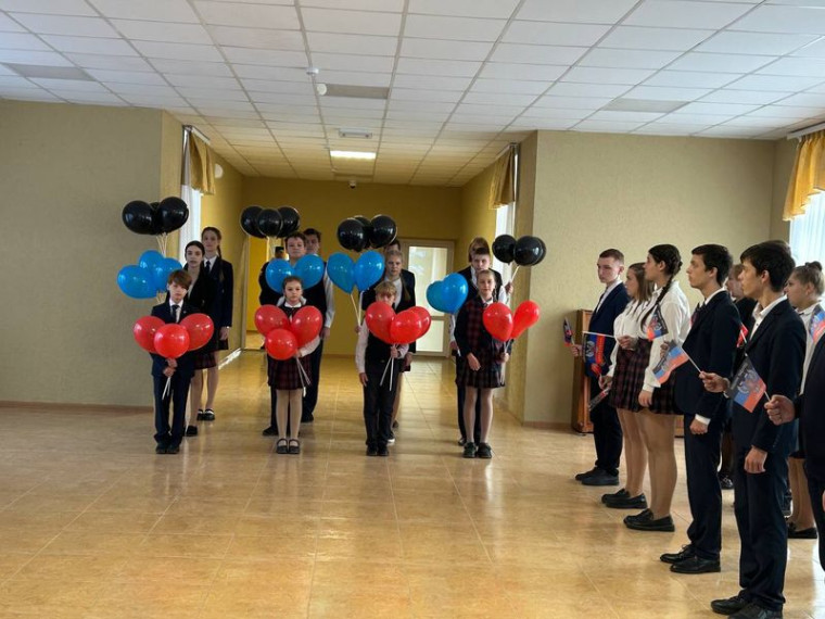 Празднование Дня Флага Донецкой Народной Республики в Енакиево. Празднование Дня Флага Донецкой Народной Республики в Енакиево.
