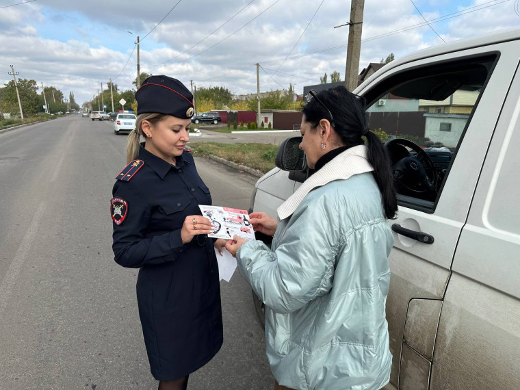 Сотрудники ГИБДД провели беседы с водителями о правилах перевозки детей. Сотрудники ГИБДД провели беседы с водителями о правилах перевозки детей.