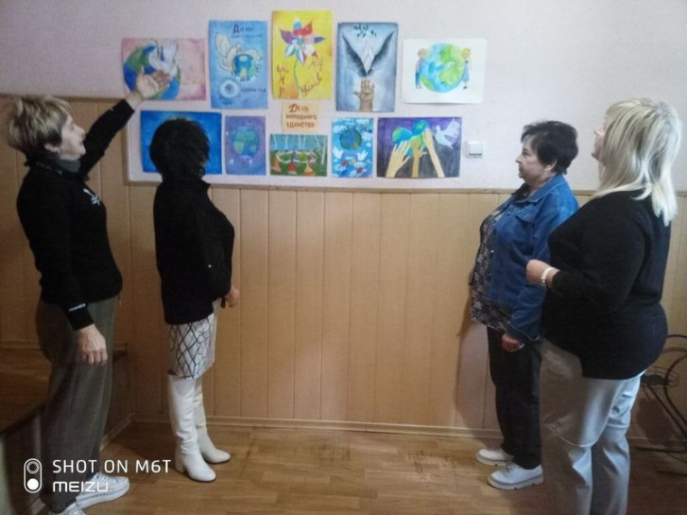 Выставка художественных работ. Выставка художественных работ.
