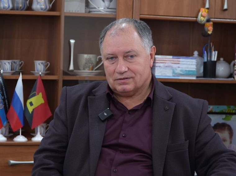 Врио главы муниципального образования городского округа Енакиево Сергей Божик дал интервью телеканалу "Оплот ТВ". Врио главы муниципального образования городского округа Енакиево Сергей Божик дал интервью телеканалу "Оплот ТВ".