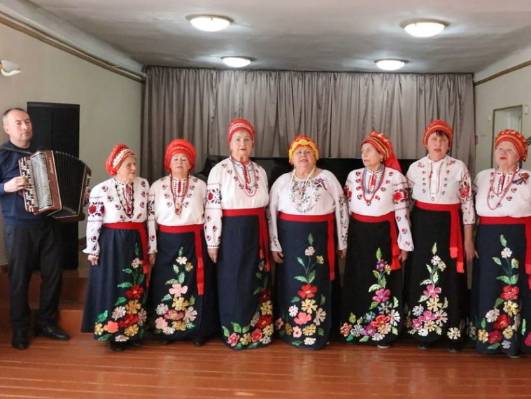 Видеоролик самодеятельного хорового коллектива «Родник» дворца культуры «Юнком», приуроченный ко Дню народного единства. Видеоролик самодеятельного хорового коллектива «Родник» дворца культуры «Юнком», приуроченный ко Дню народного единства.