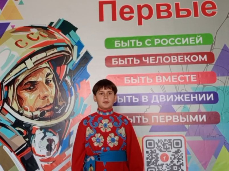 Ученики общеобразовательных учреждений городского округа Енакиево поздравляют с Днём народного Единства!. Ученики общеобразовательных учреждений городского округа Енакиево поздравляют с Днём народного Единства!.