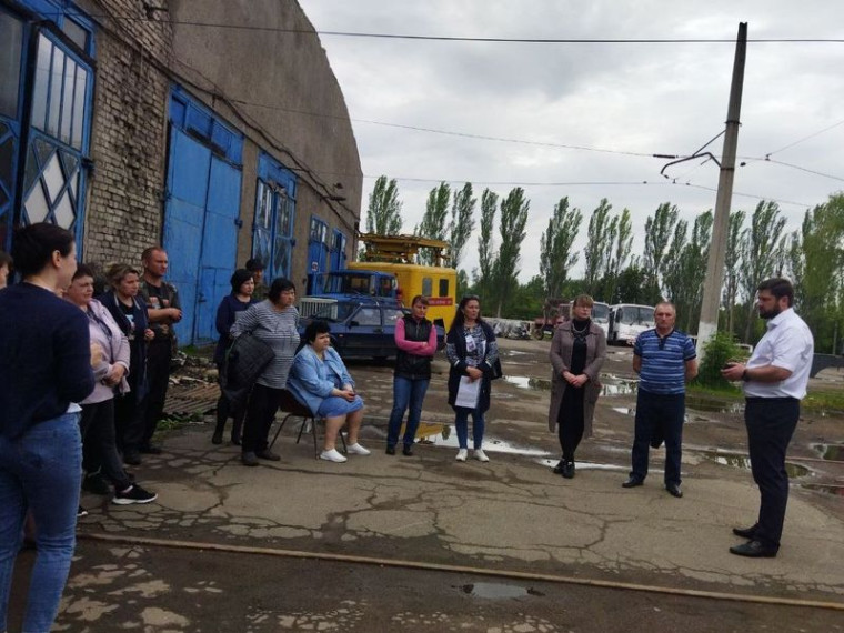 Глава администрации города Енакиево Храменков Р.А. провел выездную встречу с трудовым коллективом и сход граждан. Глава администрации города Енакиево Храменков Р.А. провел выездную встречу с трудовым коллективом и сход граждан.
