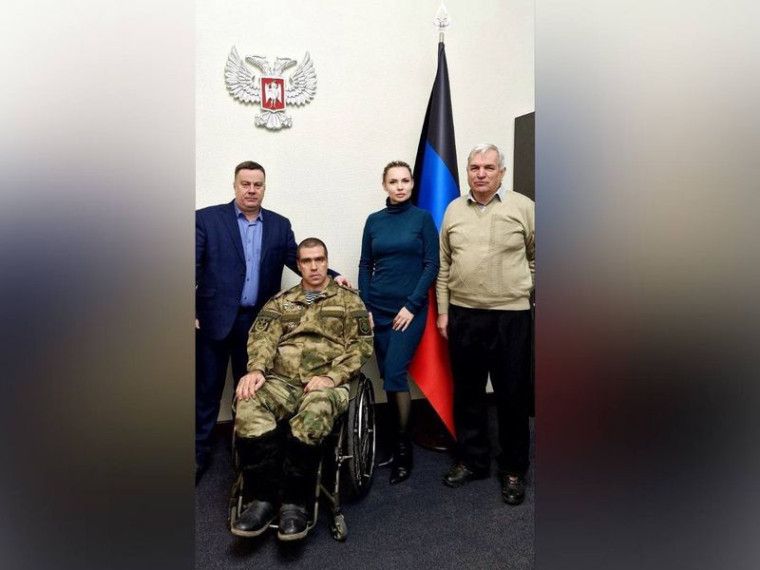 Константин Кузьмин встретился с представителями общественного движения «Шаги к Победе». Константин Кузьмин встретился с представителями общественного движения «Шаги к Победе».