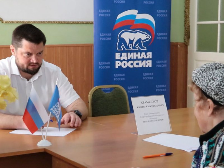 Глава администрации города Енакиево Храменков Р.А. провел прием граждан. Глава администрации города Енакиево Храменков Р.А. провел прием граждан.