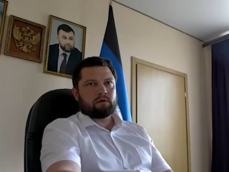Глава администрации города Енакиево рассказал о восстановлении многоквартирных домов и социальных объектов, а также о работе летних школьных лагерей.. Глава администрации города Енакиево рассказал о восстановлении многоквартирных домов и социальных объектов, а также о работе летних школьных лагерей..