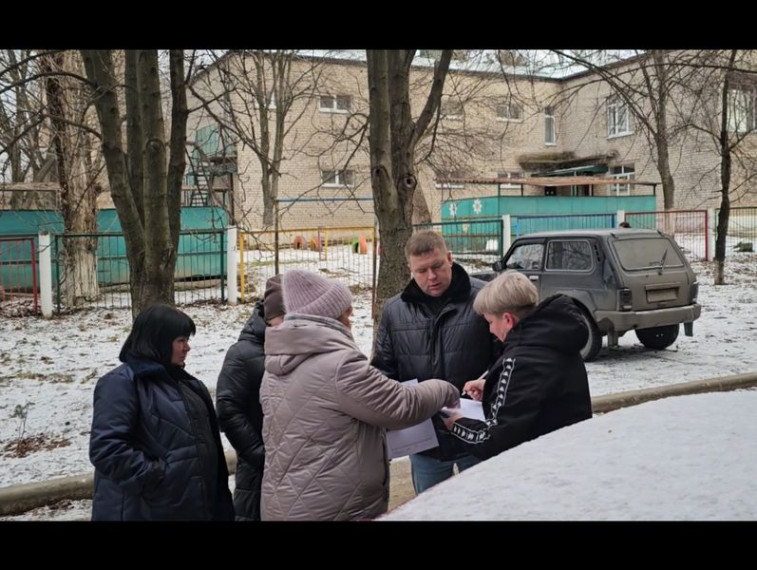 Заместитель главы администрации муниципального образования городского округа Енакиево провёл выездную встречу. Заместитель главы администрации муниципального образования городского округа Енакиево провёл выездную встречу.
