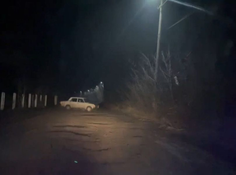 В Енакиево полицейские отстранили подростка от управления автомобилем. В Енакиево полицейские отстранили подростка от управления автомобилем.