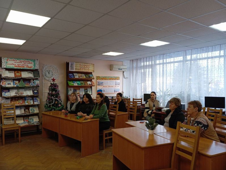 Проведена литературно-игровая программа «Новогодний калейдоскоп». Проведена литературно-игровая программа «Новогодний калейдоскоп».