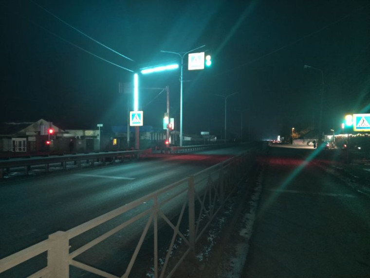 На участке федеральной автодороги вблизи Еленовки установлен светофорный объект. На участке федеральной автодороги вблизи Еленовки установлен светофорный объект.